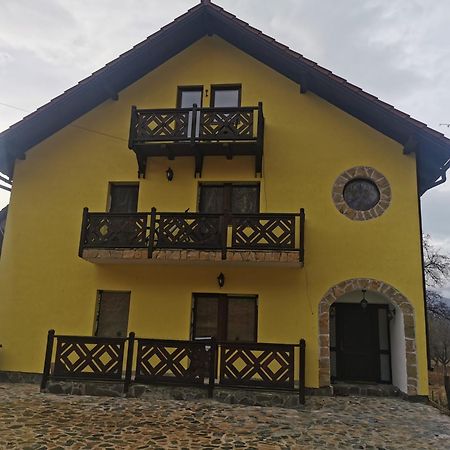 Yellow House Bran  Exterior foto